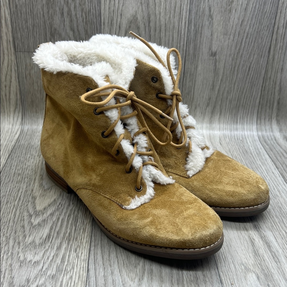 Array Tan Ankle Boots With Cream Lining - image 1